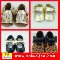 2015 free sample beautiful color tassels and bow cow leather moccasins sandals with baby